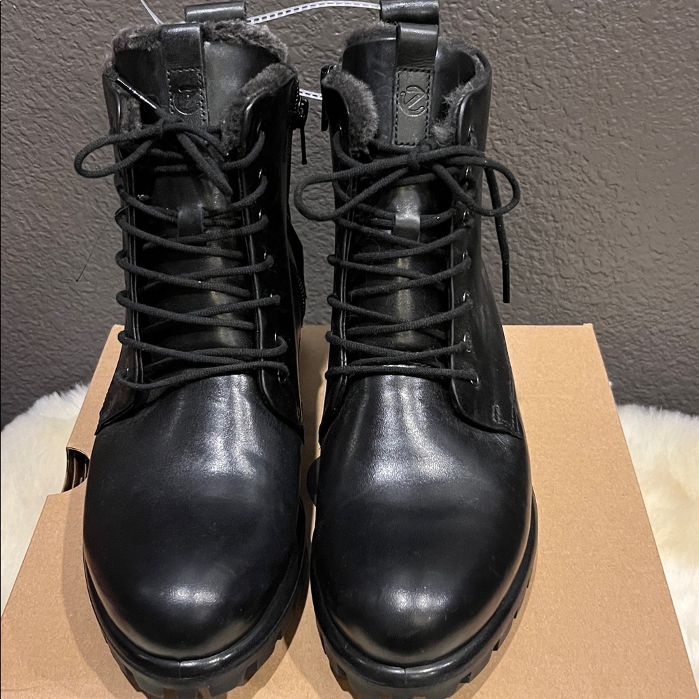 Ecco Black Leather and fur Ankle Boots
